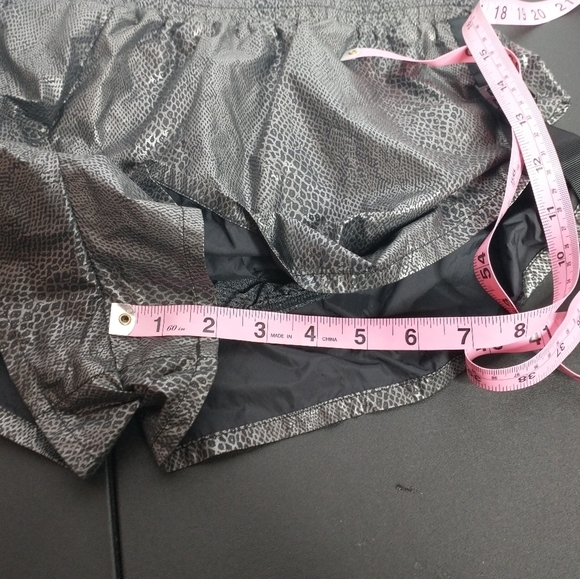 ☀️Free People Movement Diamondback Reflective Shorts, size L - Picture 7 of 9